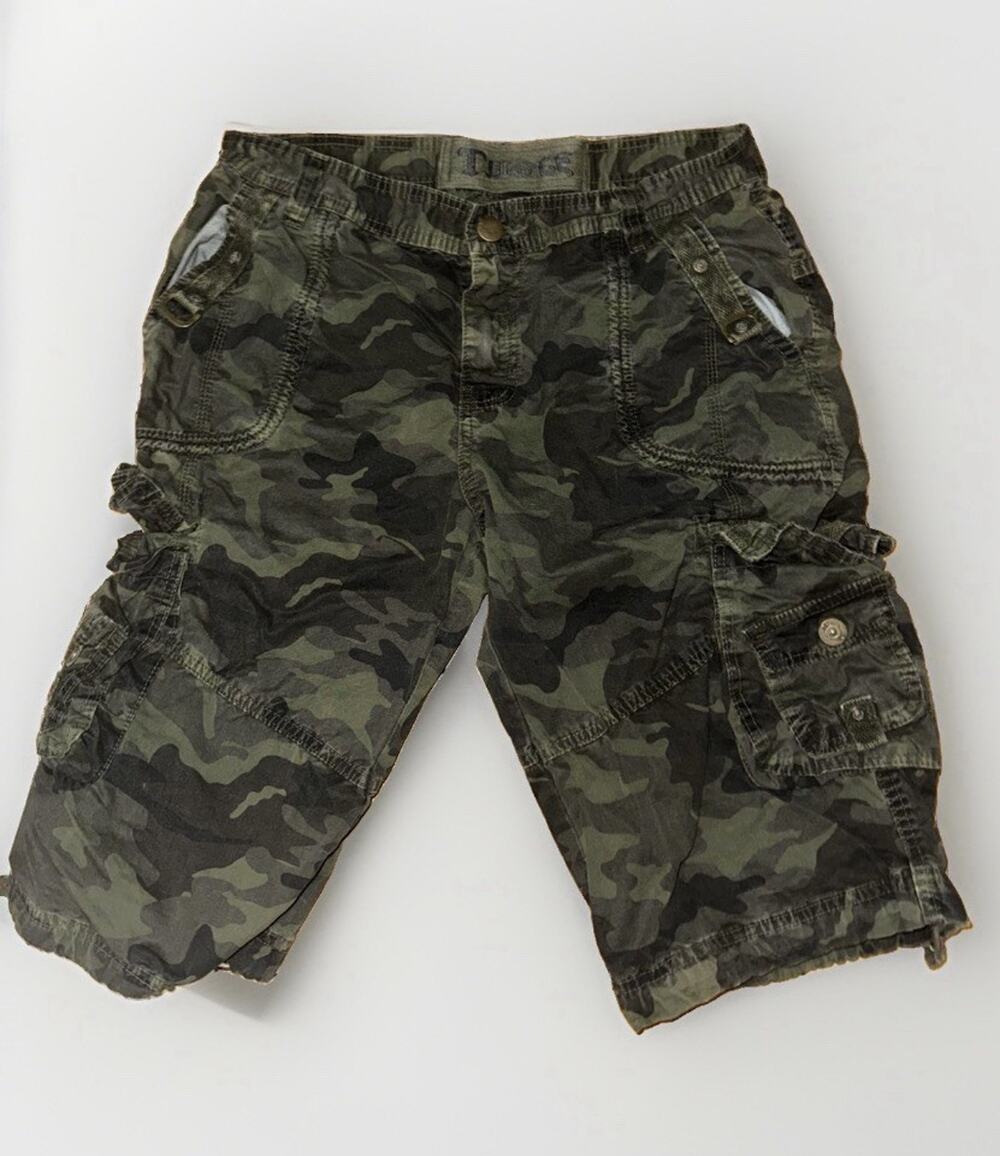 Vintage Y2K Style Camo Cargo Shorts 30x15 Streetwear Military